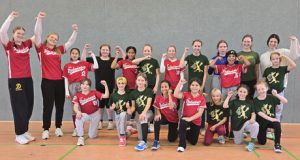 U13-Softballteams der Main-Taunus Redwings und Mainz Athletics beim ersten Freundschaftsspieltag