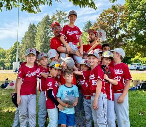 Coach-Pitch-Team der Main-Taunus Redwings nach dem Gewinn der Hessenmeisterschaft 2026