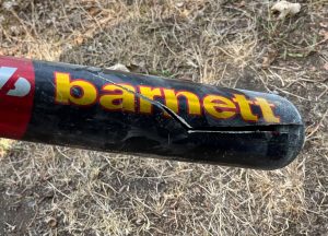 Beschädigter Baseballschläger nach dem Auswärtsspiel der Herren 2