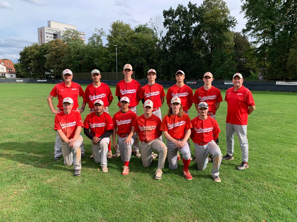 Die Herren der Main-Taunus Redwings nach dem Gewinn der Verbandsliga-Meisterschaft